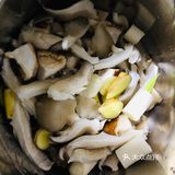 状态不好，来一锅鲜菌土鸡汤温暖温暖～
