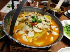 思茅酸汤鱼片-老滇山寨•云南特色菜•地方菜•民族风情歌舞表演(金碧店)