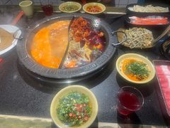 -宽板凳老灶火锅(台湾街店)