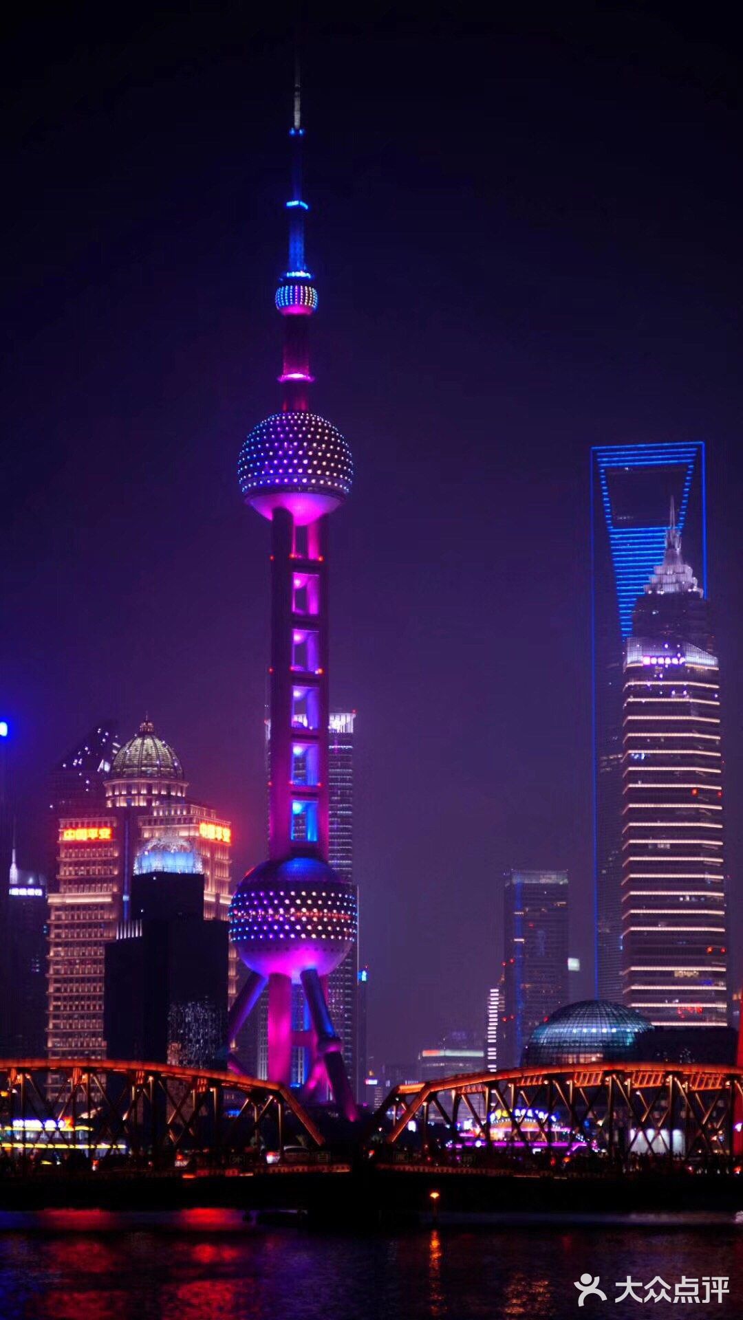 夜晚的时候它也是热闹非凡  深夜也有寂静