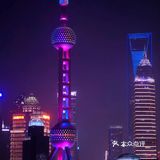 夜晚的时候它也是热闹非凡  深夜也有寂静
