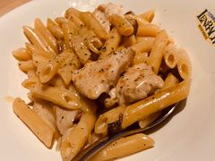 牛肝菌鸡胸肉奶油管面-LENBACH兰巴赫西餐啤酒坊(大连东港店)