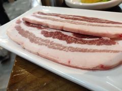 厚切五花肉-·缸桶屋·韩式牛肋条自助烤肉(西湖D11店)
