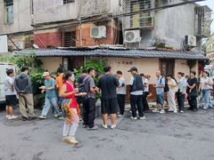 -溪岸路花鸟市场