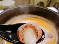 芝士包心牛丸-鲜入围煮花胶鸡海鲜火锅