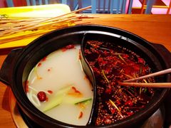 牛油鸳鸯锅底-串门邻居串串火锅(云南南路店)