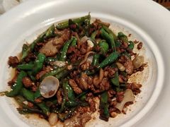 -阿瓦山寨·湘菜现炒·剁椒鱼头王(咸阳总店)