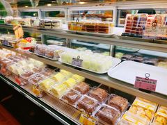 面包甜点陈列柜-新侨三宝乐面包店(崇文门店)