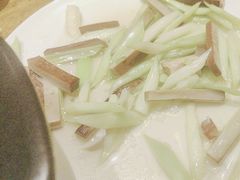 -泉畔人家·老济南经典鲁菜(大明湖店)