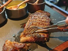 饲谷西冷牛排-弦月窗LUNETTE BY AMANDA(复兴路店)