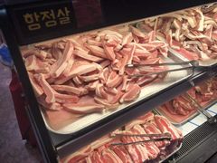 -江南猪肉商会无限续吃(弘大店)