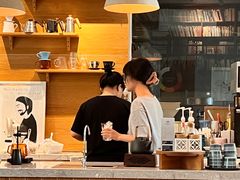 -彳亍咖啡·这里(水湾路店)