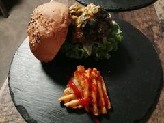 -HIGH FIVE哈福手工汉堡(桂林路店)