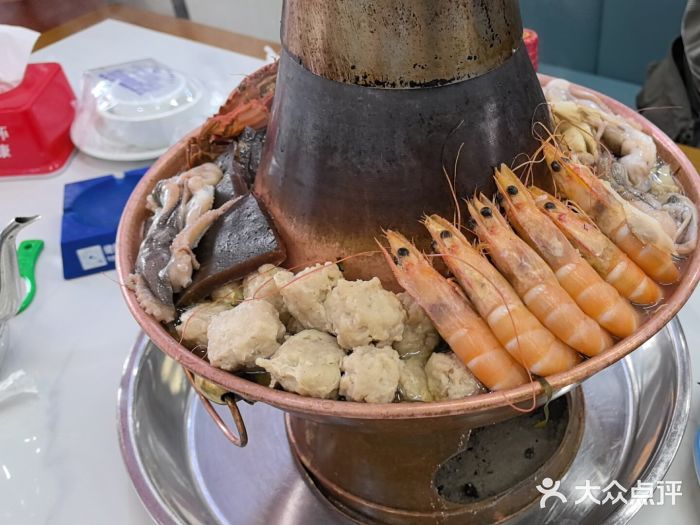 一口猪海鲜浑锅·东北家常菜图片