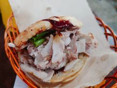 卷火烧-金卯白肉罩火烧