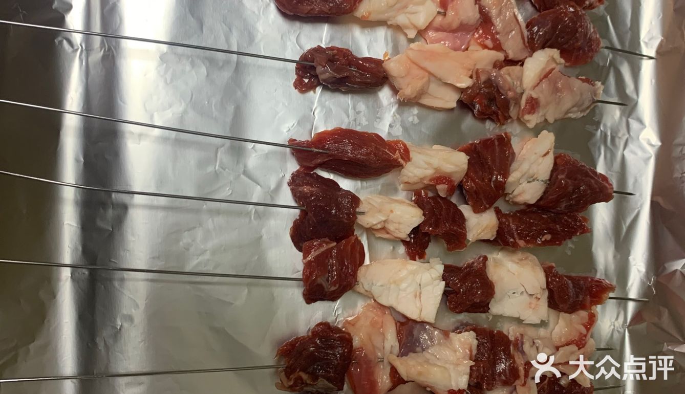 串成串，撒盐，孜然粉，辣椒粉，孜然粒，烤箱200度