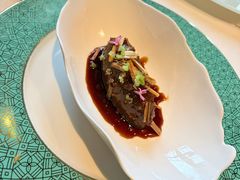 香葱黑毛猪酿辽参-三号黄浦会Canton Table