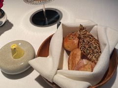 餐前面包配黄油-弗兰克牛排西餐厅Ribone steak house(柠檬花园店)