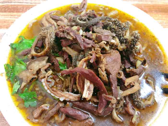 打分    /人 羊杂碎荞麦饸饹面超好吃,竟然是现和面,现做的面条,第一