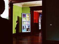 -Nathalie Djurberg与Hans Berg“牛皮纸包裹的月亮”-Prada荣宅当季展览
