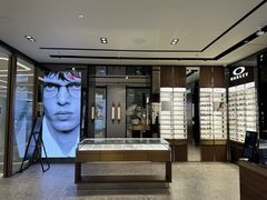 -LensCrafters亮视点·OAKLEY精选(静安嘉里中心店)