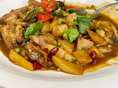 冬笋烧鲶鱼-香山湖渔家大院