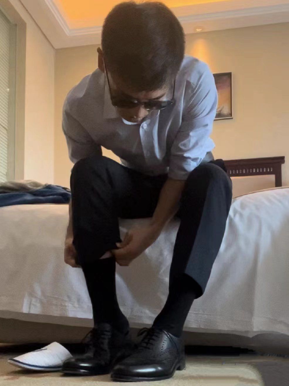 普信男独自在酒店