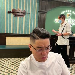 -海文先生国潮烫染男士理发馆
