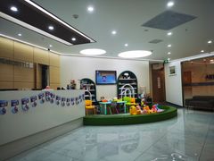 -瑞尔齿科(南京东路名人诊所)