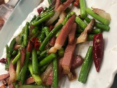 蒜苔炒香肠-巴蜀飘香川菜馆(无锡大饭东湖滨路酒吧街店)