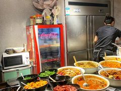 自助调料区-爆炸头阿姨小四川正宗川味小吃(无任何分店)