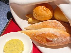 人餐前面包-弦月窗LUNETTE BY AMANDA(复兴路店)