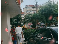 -85度C(生甜甜圈研究工坊·上海平凉店)