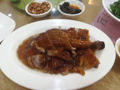 招牌瓦缸烧鹅-新河畔海鲜酒楼(虎门店)