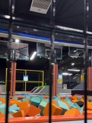 -蹦贝运动中心·蹦床·攀岩·闯关(龙岗店)