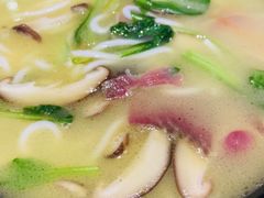 -香巴拉云南餐厅(华莱坞店)