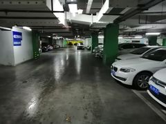 -丽丰购物中心·停车场