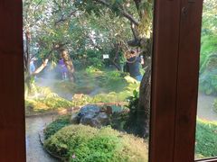 -Chom Cafe and Restaurant