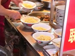 -松树干拌面店