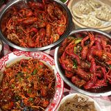 虾匠来五一啦，路过的不尝小龙虾等于白来！