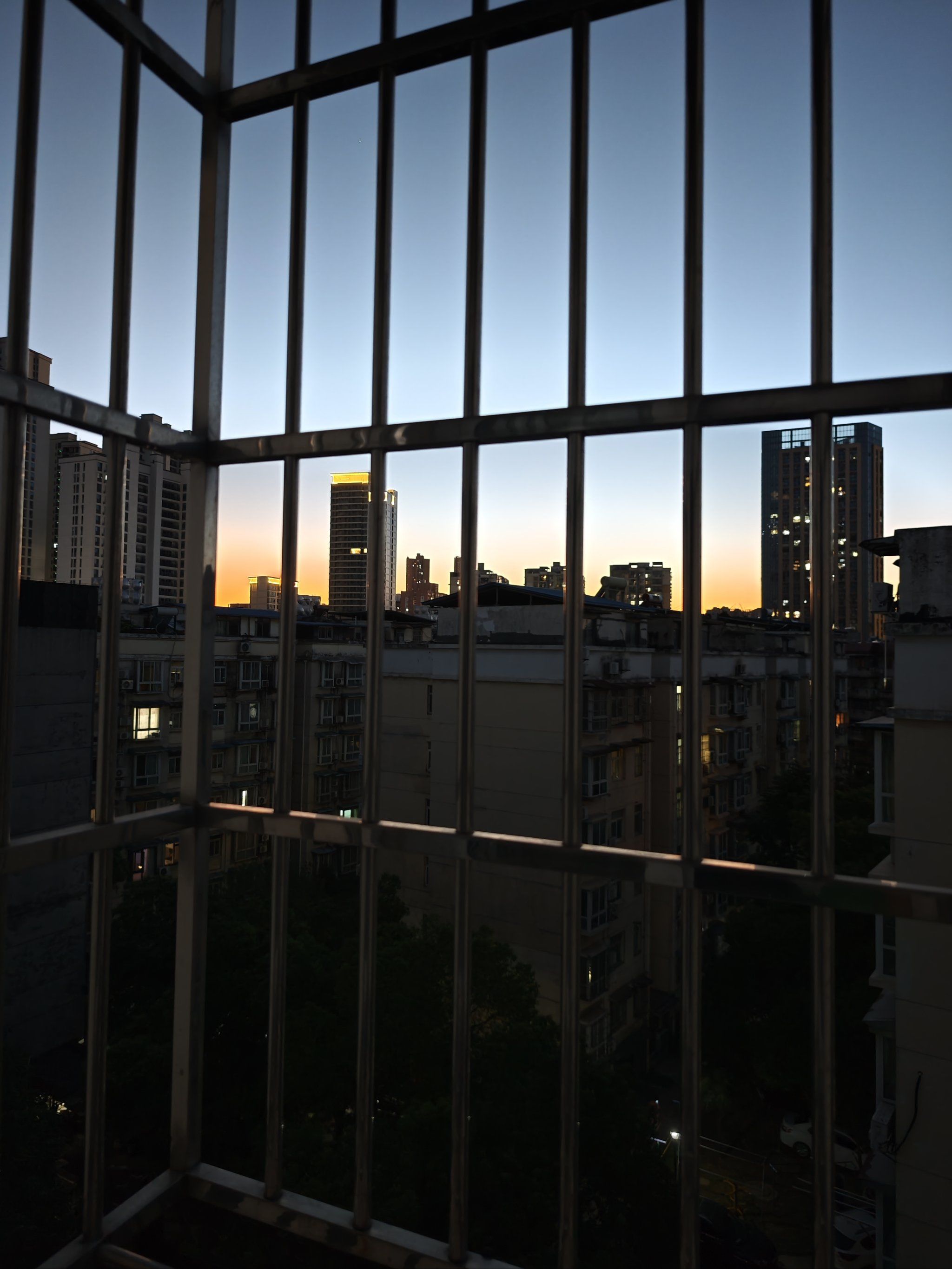 铁窗啊哈哈落日95