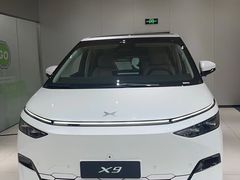 -小鹏汽车(上海静安大融城店)