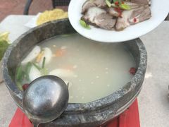 -墨脱石锅椰子鸡•香草鸭•东山羊(大东海店)