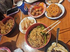 -爆炸头阿姨小四川正宗川味小吃(无任何分店)
