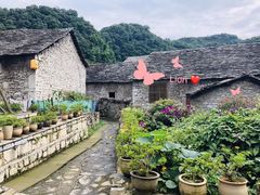 -高荡千年布依古寨旅游景区