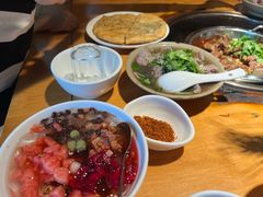 -大众跷脚牛肉馆·非遗传承单位(峨眉山店)