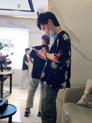 -罗亚帝造型·烫发染发