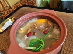 竹荪姬松茸玉米排骨汤-甜阿姨·天台花园私房菜(万松园店)