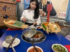 -马路边边串串香形象店(磐石路店)
