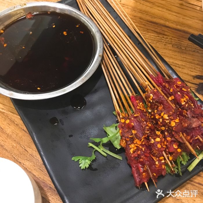 酒签把把烧生吃牛肉图片